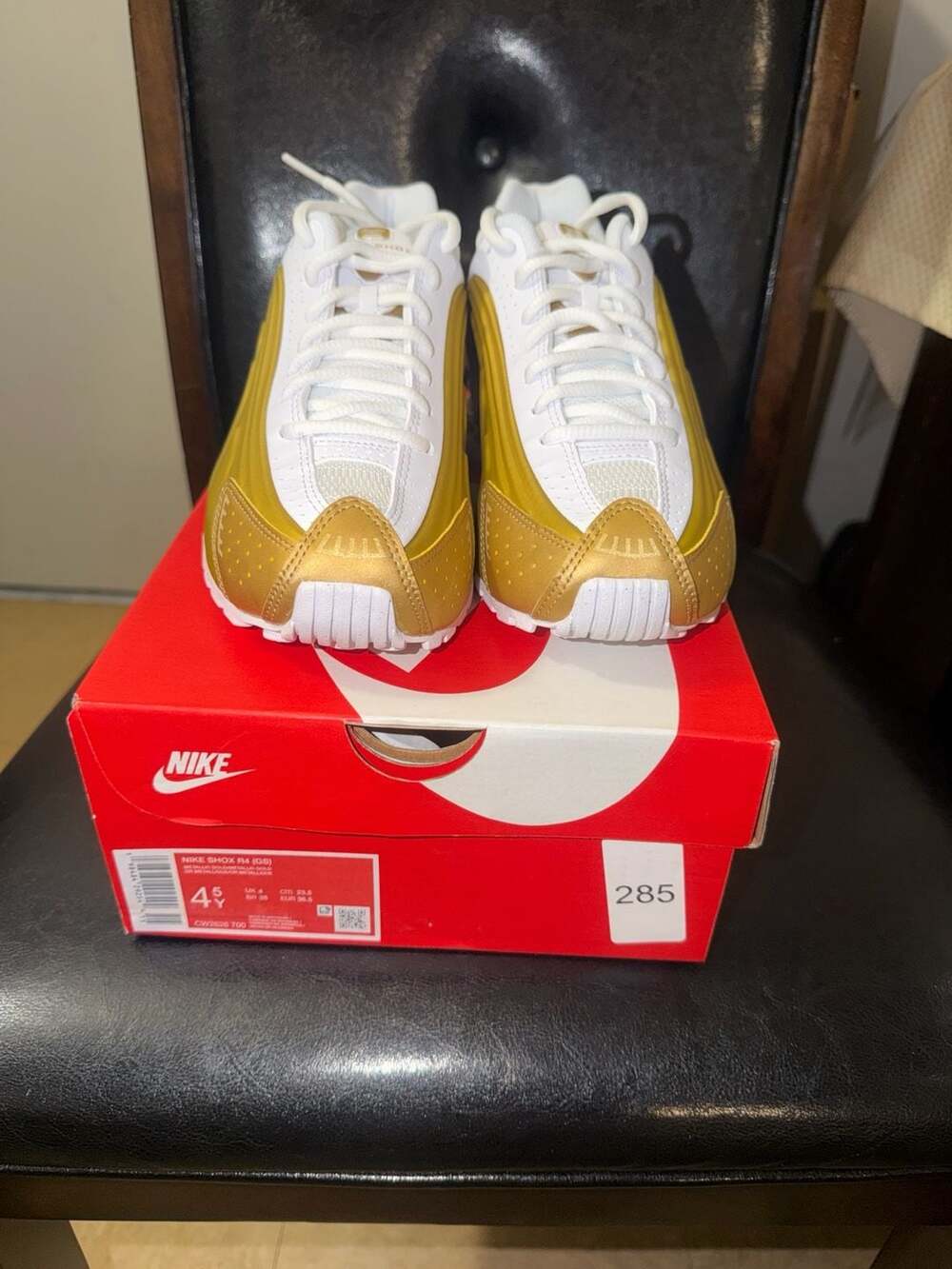 Nike Shox R4 GS Metallic Gold White 4.5Y/6W CW2626 700
